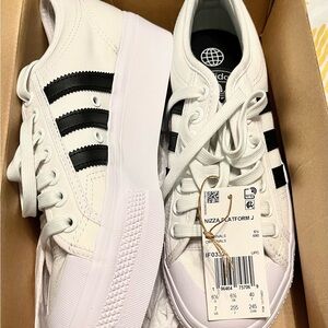 Unisex Adidas Nizza Platform J Sneakers - Black and White